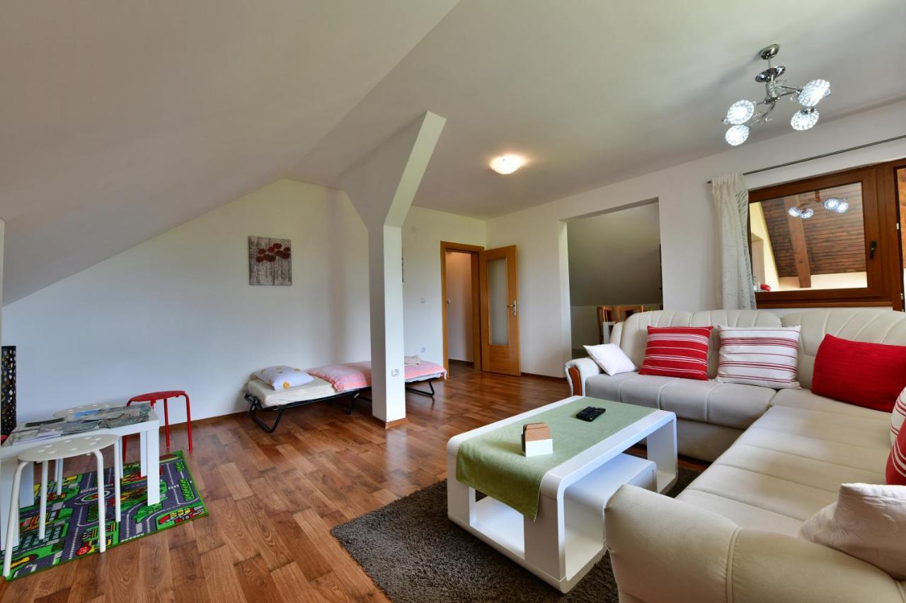 Apartman Jelena Rakovica Exterior foto